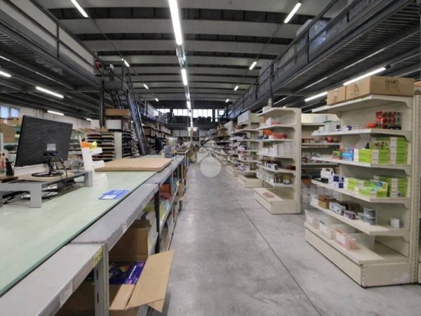 capannone in vendita a Calcinaia in zona Fornacette