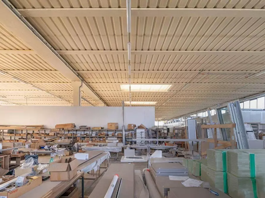 capannone in vendita a Calcinaia