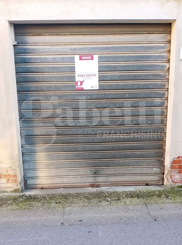 locale di sgombero in vendita a Calcinaia in zona Sardina
