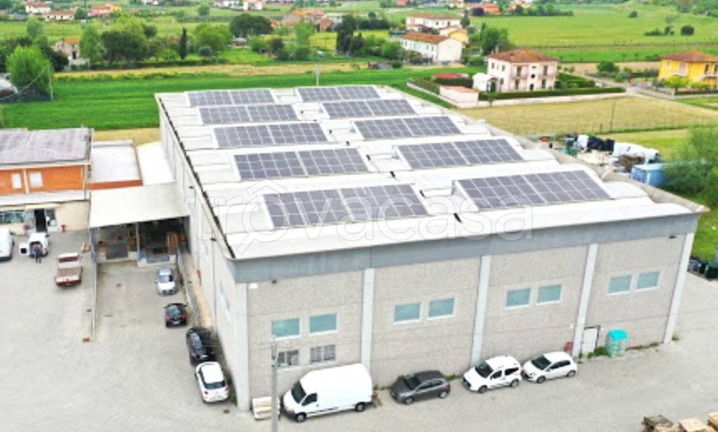 capannone in vendita a Calcinaia