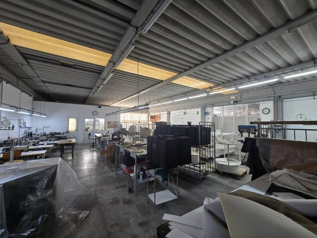 locale commerciale in vendita a Calcinaia in zona Fornacette