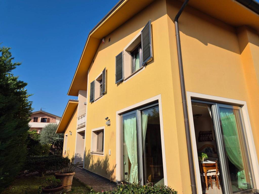 casa indipendente in vendita a Calcinaia