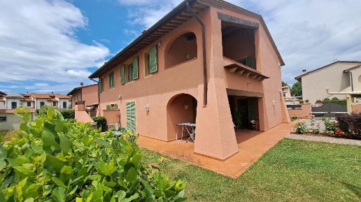 casa indipendente in vendita a Calcinaia