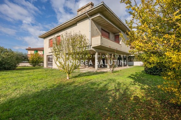 casa indipendente in vendita a Calcinaia