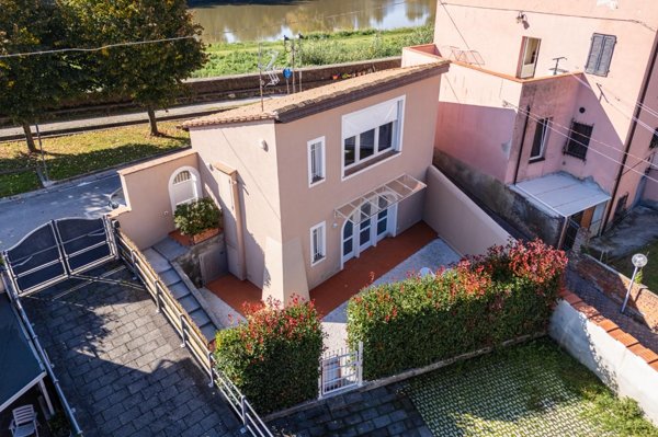 casa indipendente in vendita a Calcinaia in zona Sardina