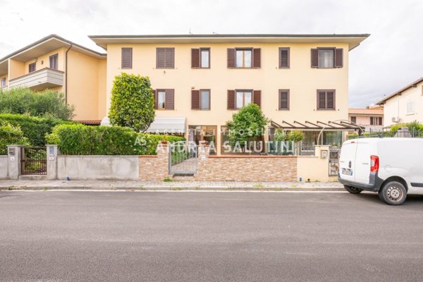 casa indipendente in vendita a Calcinaia in zona Fornacette