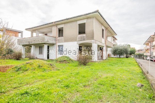 casa indipendente in vendita a Calcinaia in zona Case Bianche