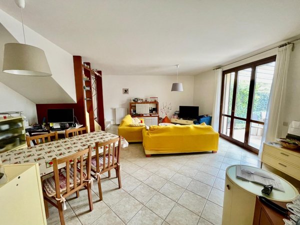 casa indipendente in vendita a Calcinaia in zona Sardina