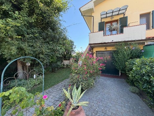 appartamento in vendita a Calcinaia in zona Fornacette