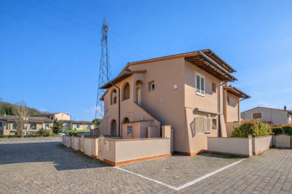 casa indipendente in vendita a Calcinaia