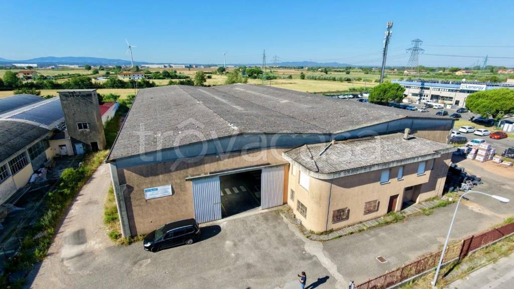 capannone in vendita a Calcinaia in zona Fornacette