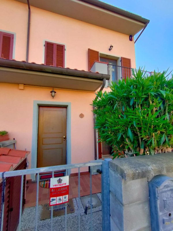 casa indipendente in vendita a Calcinaia in zona Fornacette