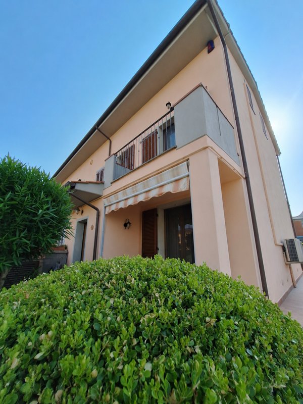 casa indipendente in vendita a Calcinaia in zona Fornacette