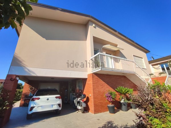 casa indipendente in vendita a Calcinaia