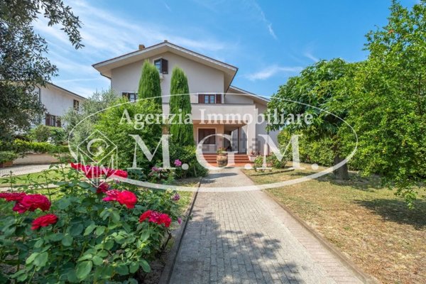 casa indipendente in vendita a Calcinaia in zona Sardina