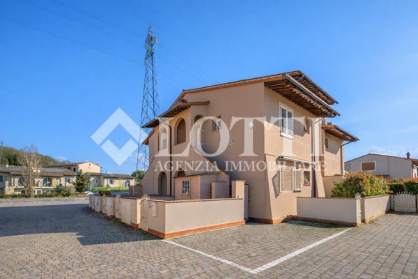 casa indipendente in vendita a Calcinaia in zona Sardina