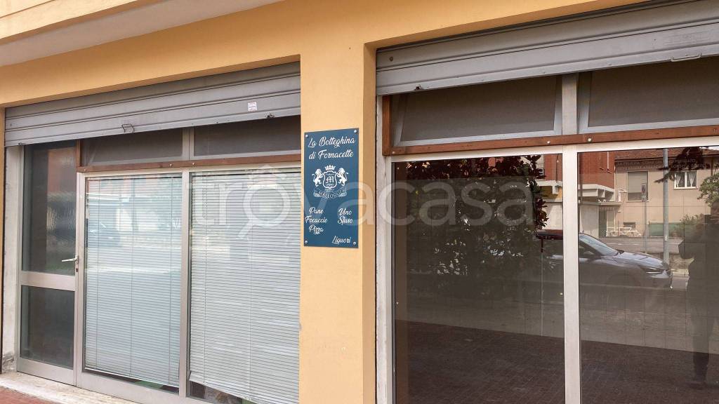 negozio in vendita a Calcinaia in zona Fornacette