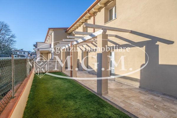 casa indipendente in vendita a Calcinaia in zona Sardina