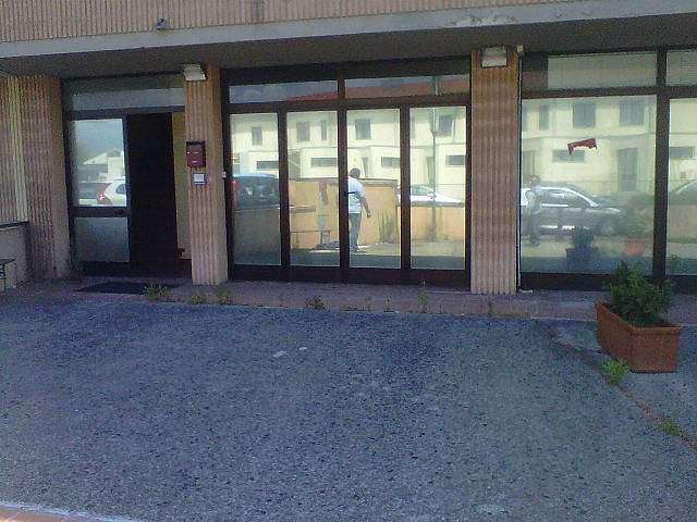 locale commerciale in vendita a Calcinaia in zona Sardina