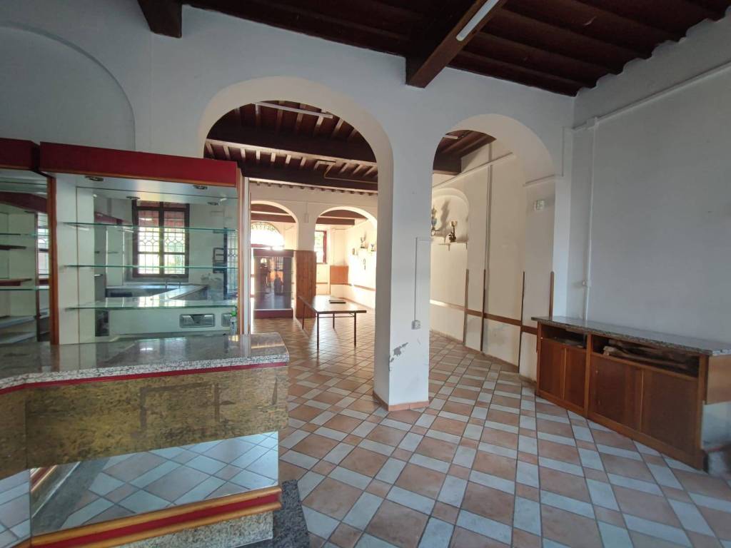 locale commerciale in vendita a Capannoli