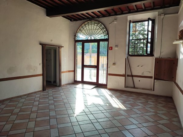 locale commerciale in vendita a Capannoli