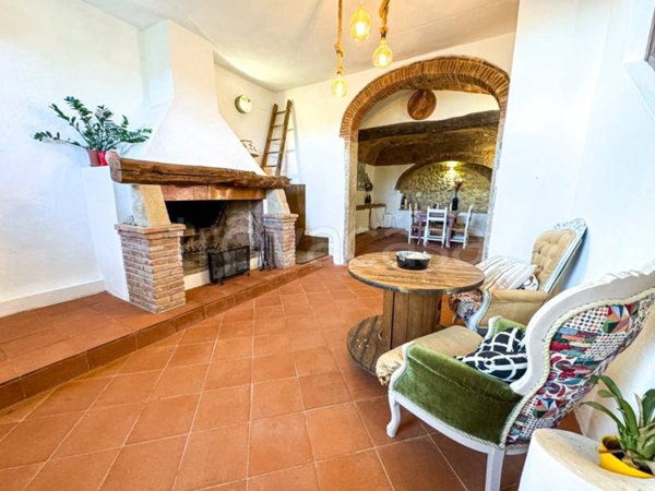 casa indipendente in vendita a Casale Marittimo
