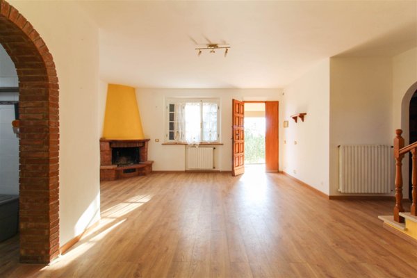 casa indipendente in vendita a Casale Marittimo