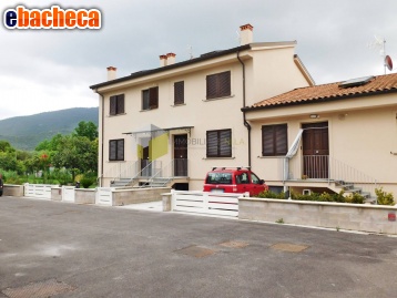 casa indipendente in vendita a Cascina in zona Laiano