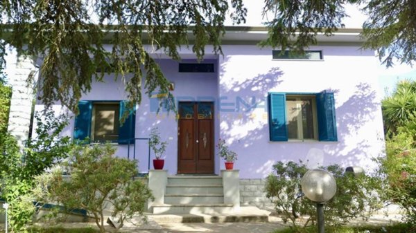 casa indipendente in vendita a Cascina in zona San Lorenzo alle Corti