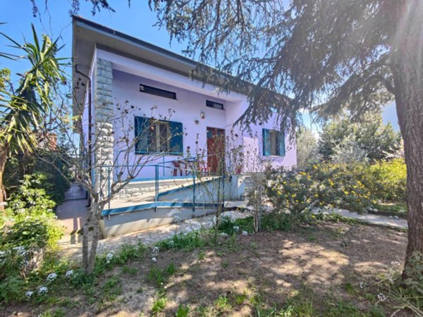 casa indipendente in vendita a Cascina in zona San Lorenzo alle Corti