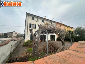 appartamento in vendita a Cascina in zona San Lorenzo alle Corti