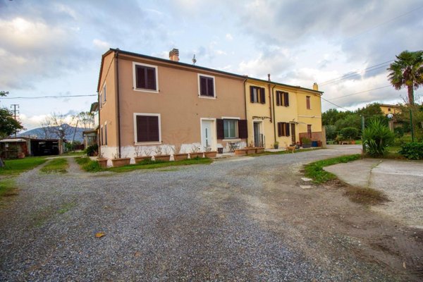 casa semindipendente in vendita a Cascina in zona Latignano