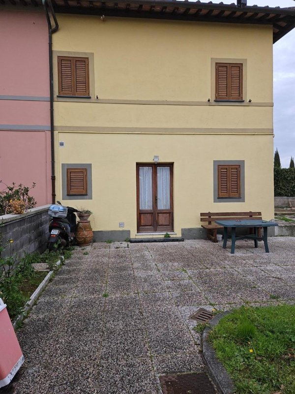 casa indipendente in vendita a Cascina