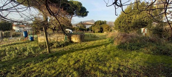 casa indipendente in vendita a Cascina