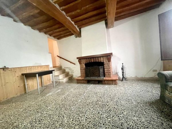 casa indipendente in vendita a Cascina in zona San Lorenzo a Pagnatico