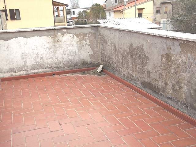 appartamento in vendita a Cascina in zona Latignano