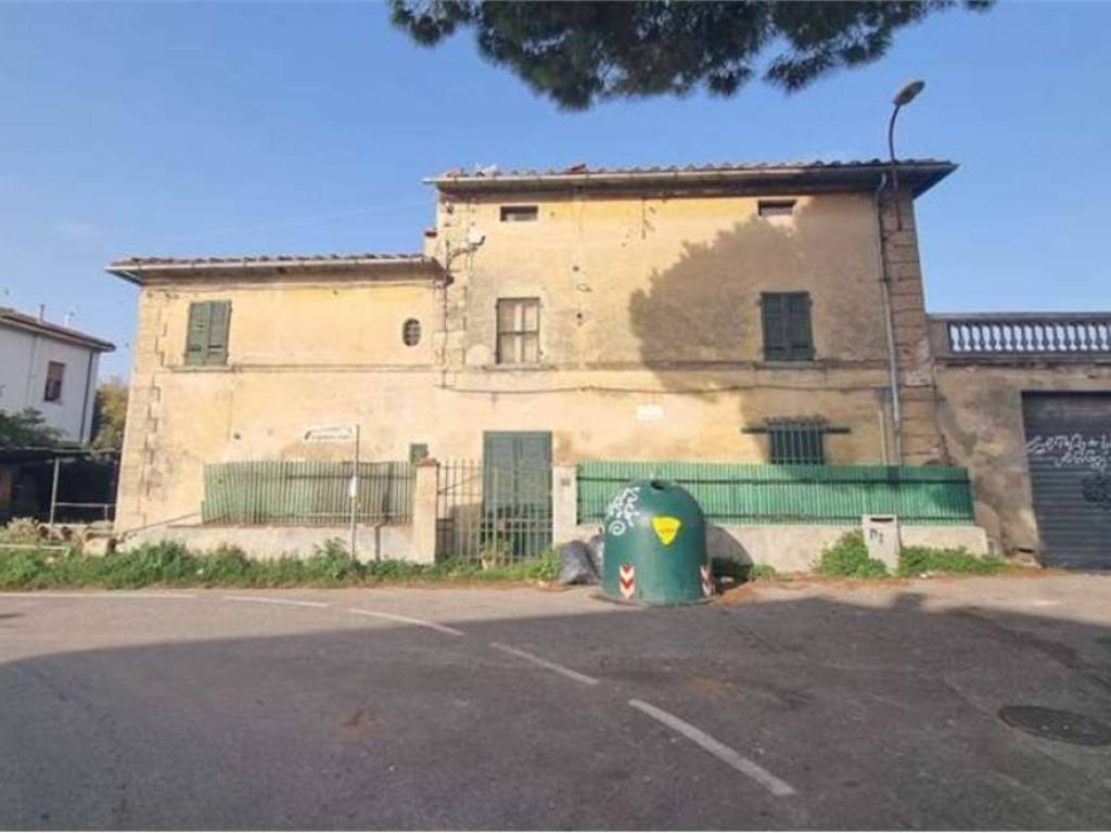 casa indipendente in vendita a Cascina in zona Titignano