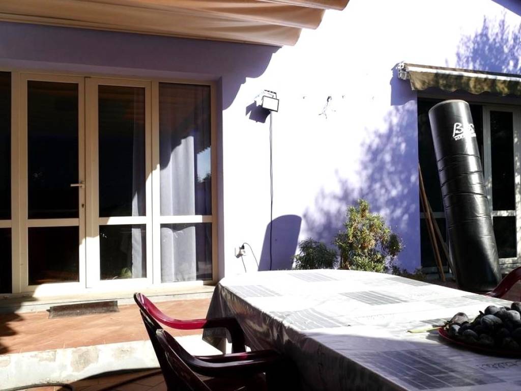 casa indipendente in vendita a Cascina in zona Navacchio