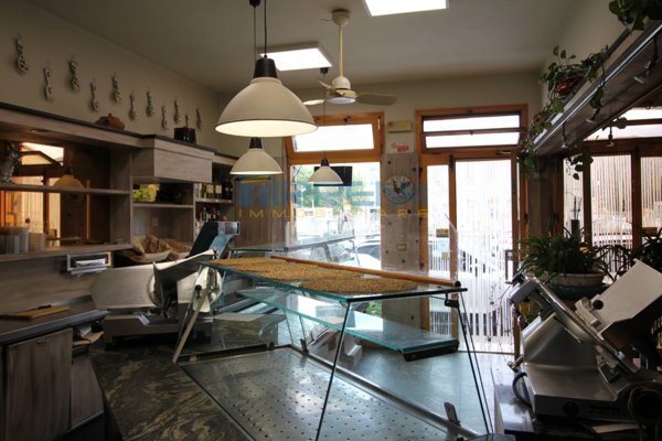 casale in vendita a Cascina in zona Navacchio