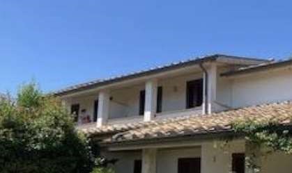 casa indipendente in vendita a Cascina in zona Latignano