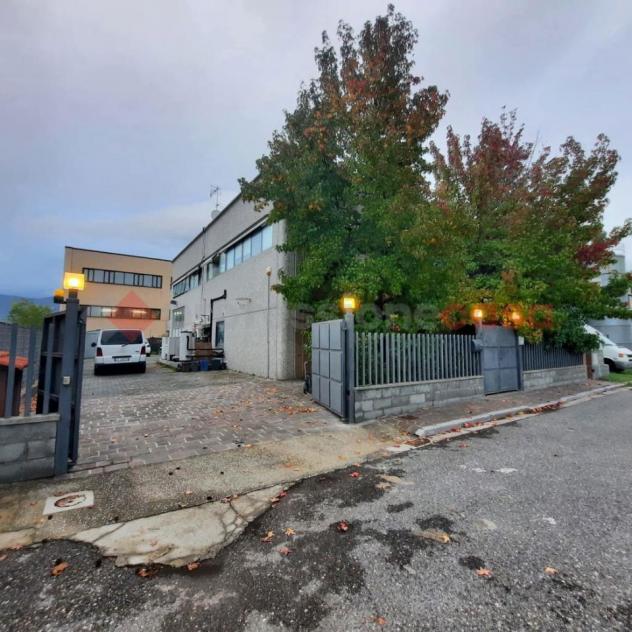 casale in vendita a Cascina