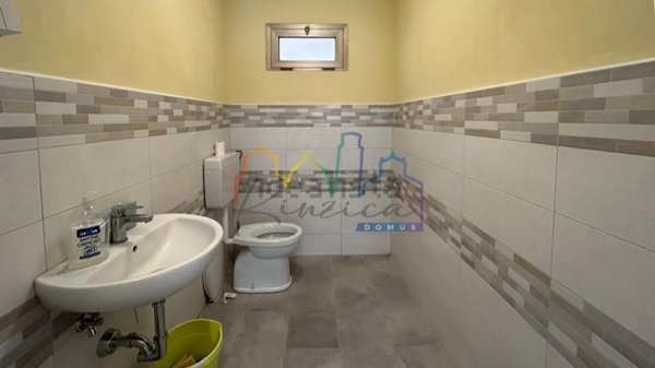 ufficio in vendita a Cascina