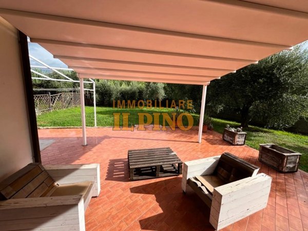 casa indipendente in vendita a Cascina in zona Visignano