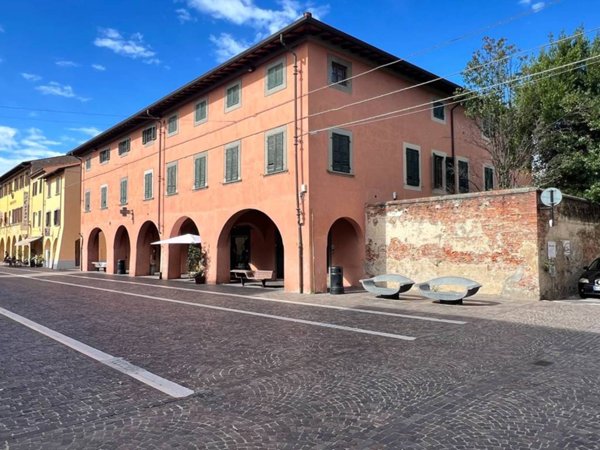 intera palazzina in vendita a Cascina