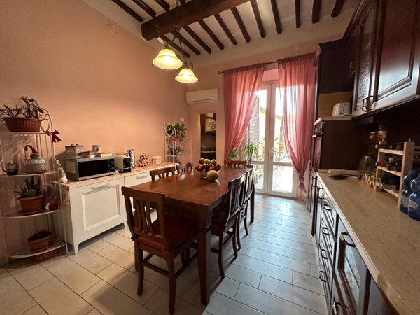 casa indipendente in vendita a Cascina