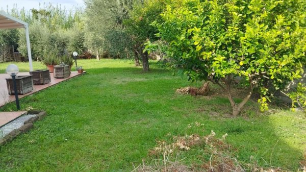 casa indipendente in vendita a Cascina in zona Visignano