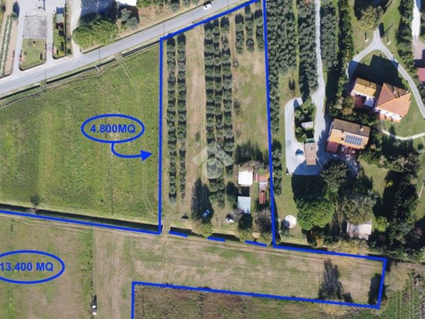 casale in vendita a Cascina in zona Latignano