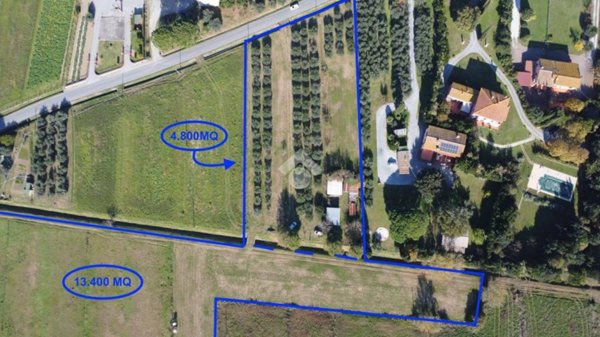terreno industriale in vendita a Cascina in zona Latignano