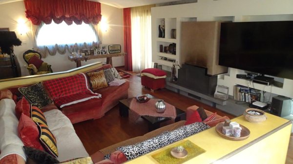 casa indipendente in vendita a Cascina