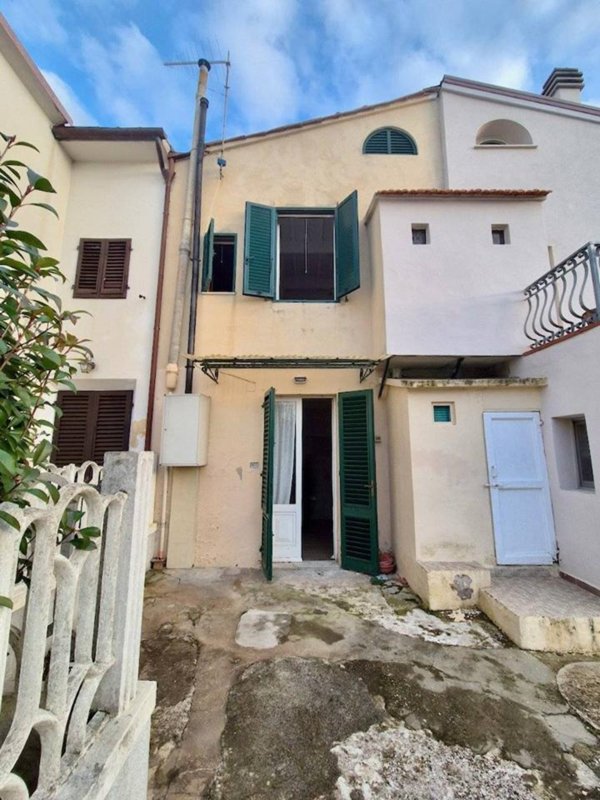 casa indipendente in vendita a Cascina in zona San Lorenzo alle Corti